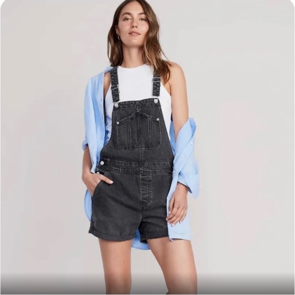 OLD NAVY JEAN SHORT OVERALLS